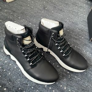 Sorel Men’s waterproof boots— NWT!